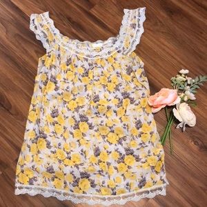 Lovely flowy flower top
